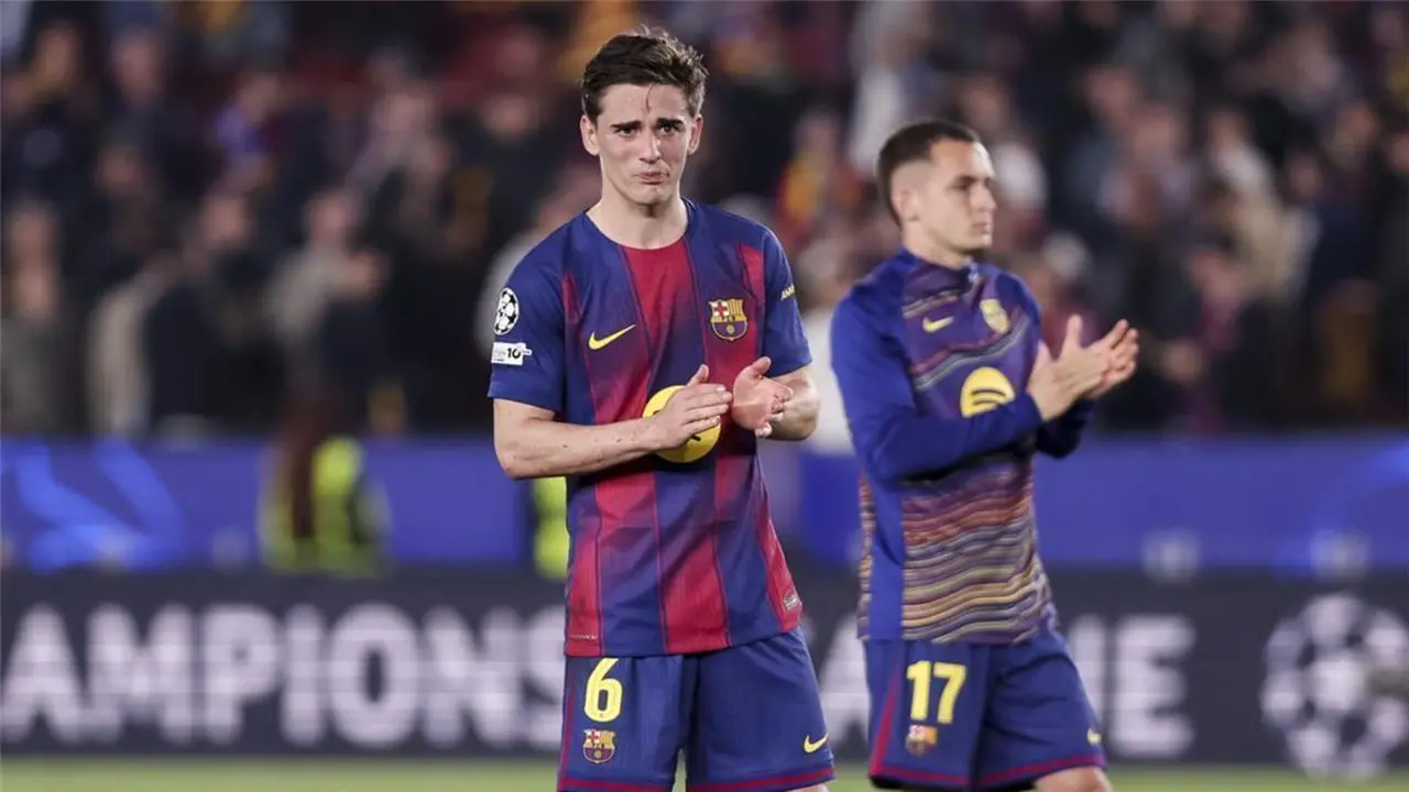 صورة | على طريقة بيكيه.. جافي يستفز جمهور إسبانيول ويشتبك مع لاعبيه